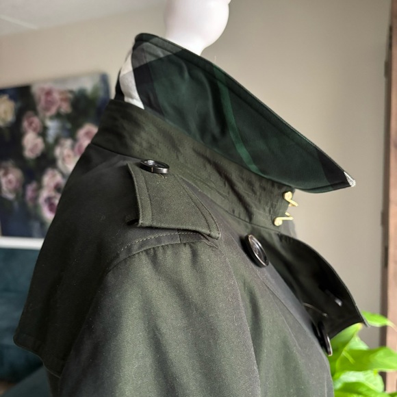 Burberry Sandringham Trench coat with removable fur collar in dark olive green - Picture 10 of 17